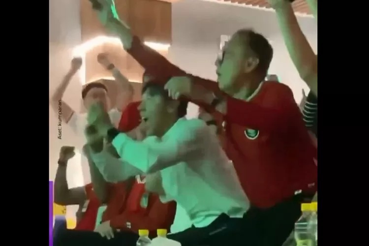 Momen Emosional Shin Tae-yong Nobar Timnas Indonesia vs Bahrain, Videonya Viral Selebrasi Bareng Iwan Bule